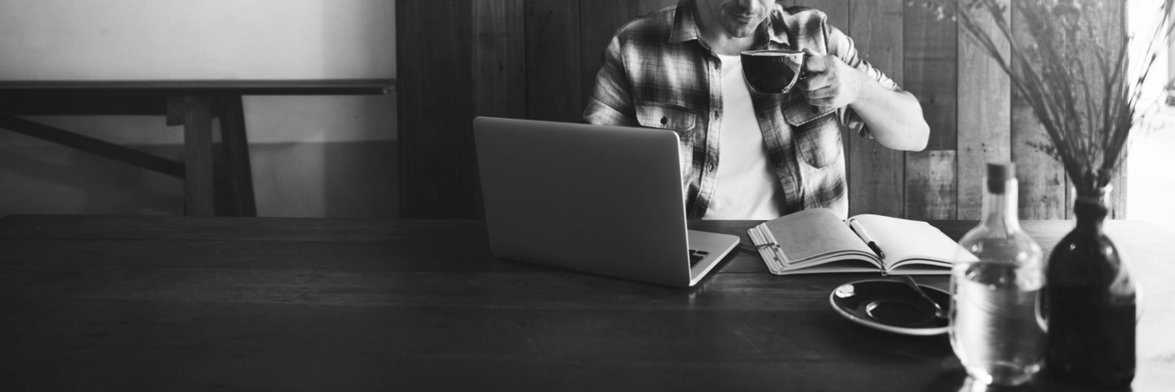 Studierende während einer Online-Vorlesung zur Website-Optimierung